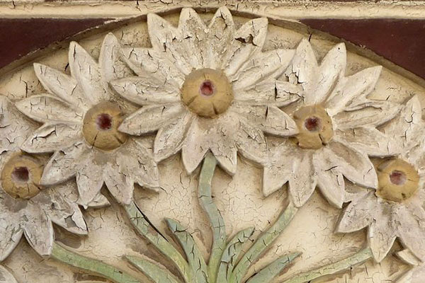 KLEWO Malermeister - Referenzen - Fassade, Blumen, vorher
